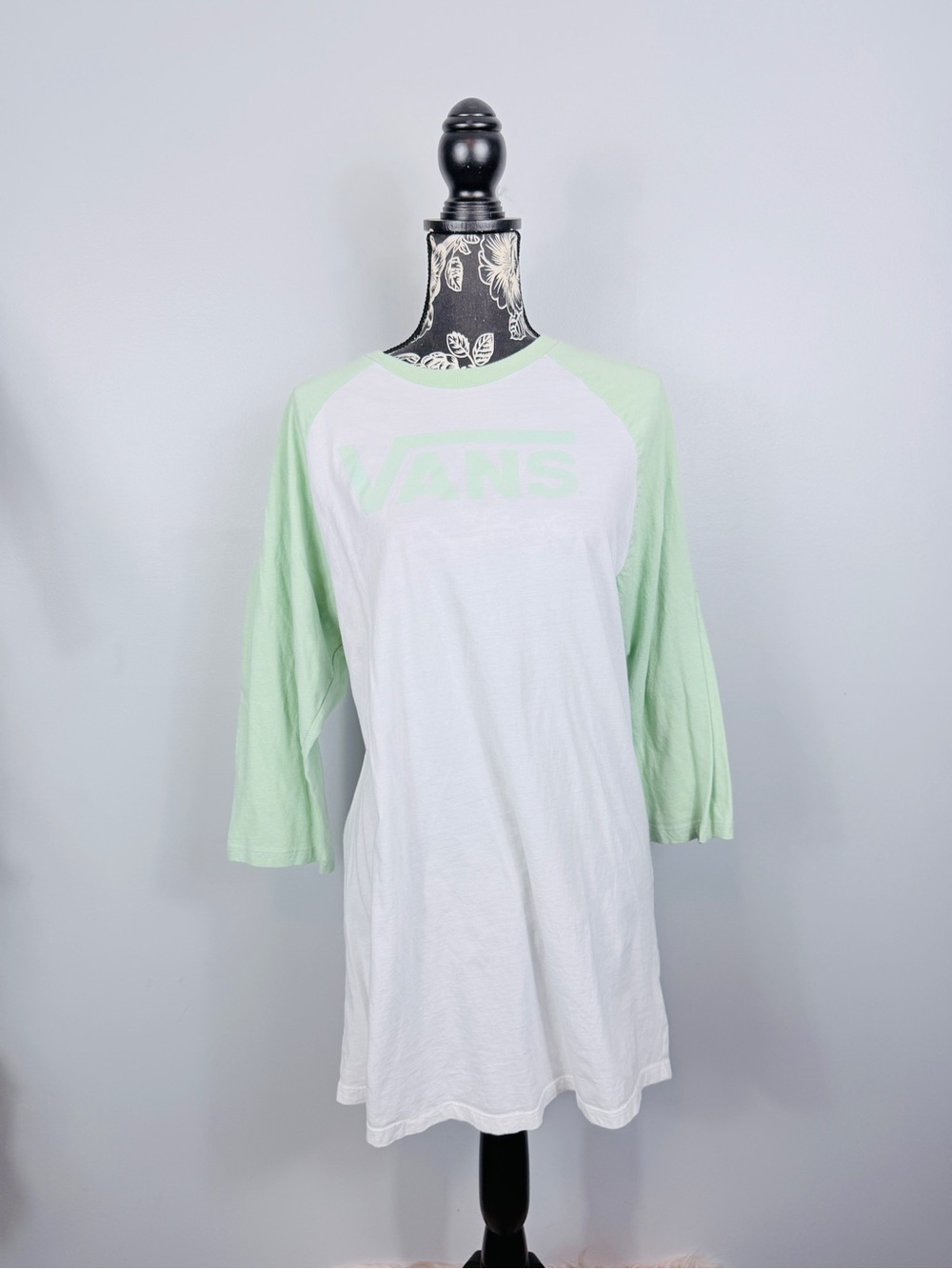 Vans white contrasting light green raglan baseball top size XL